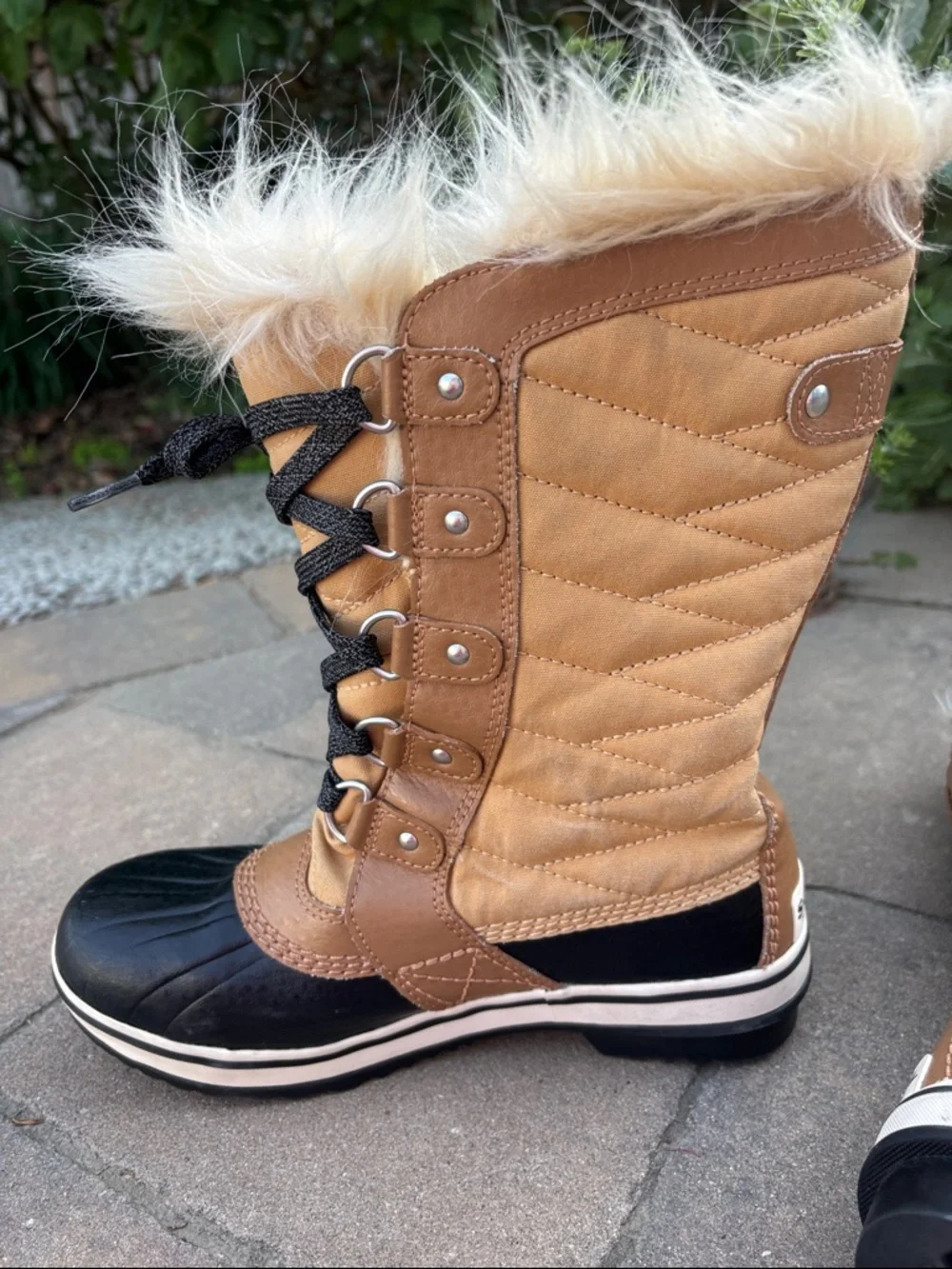 Kids' Tofino II Faux Fur‎ Lined Waterproof Boot.  Size 4